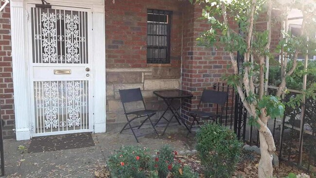 Foto del edificio - 3259 42nd St