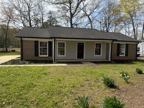 Building Photo - 4811 Chaucer Dr