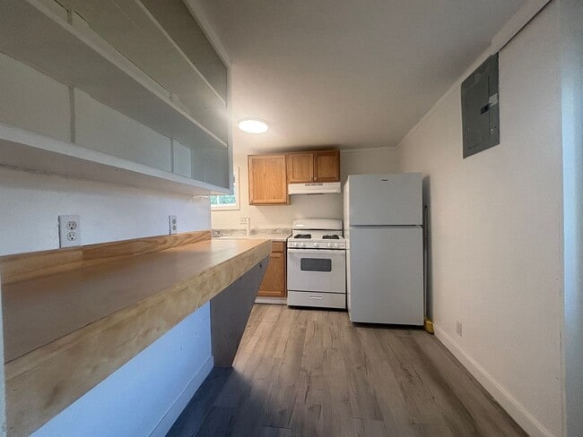 Foto del edificio - Radford, 1BR / 1BA, Available December 8th