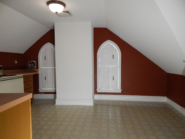 Kitchen: Ornate Windows in Angled Space - 76 S Main St