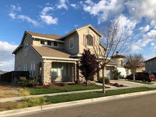 Building Photo - Awesome Lathrop Large 5 Bedroom Home