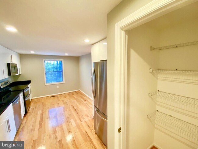 Foto del edificio - 9400 Candleberry Ct