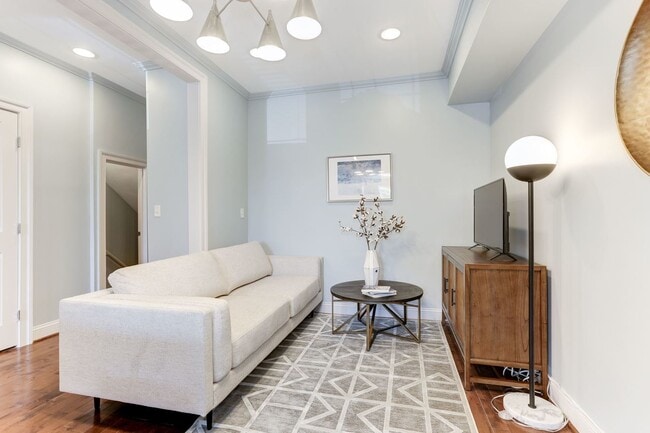 Building Photo - ROOM ONLY in 5-bed/3.5-bath Home