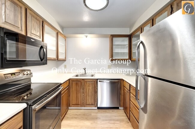 Building Photo - 3 Bedroom 2 Bathroom Multnomah Village Condo