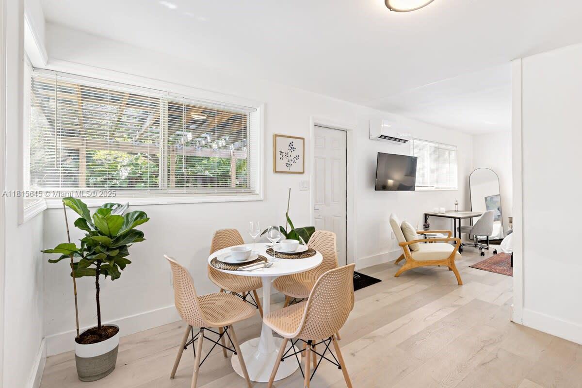 Foto principal - 1044 NE 13th Ave