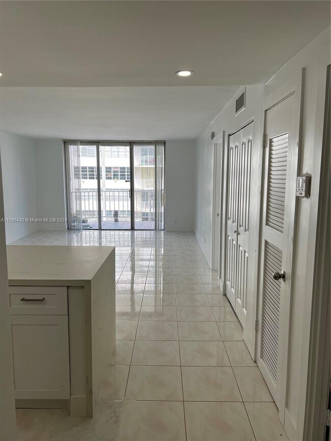 Foto del edificio - 16710 NE 9th Ave