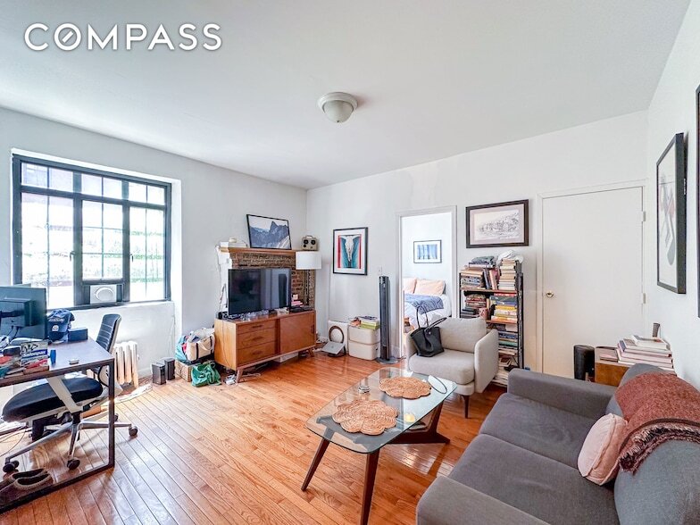 Foto principal - 189 W 10th St