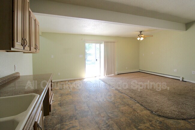 Foto del edificio - 220 W Alabama Ave