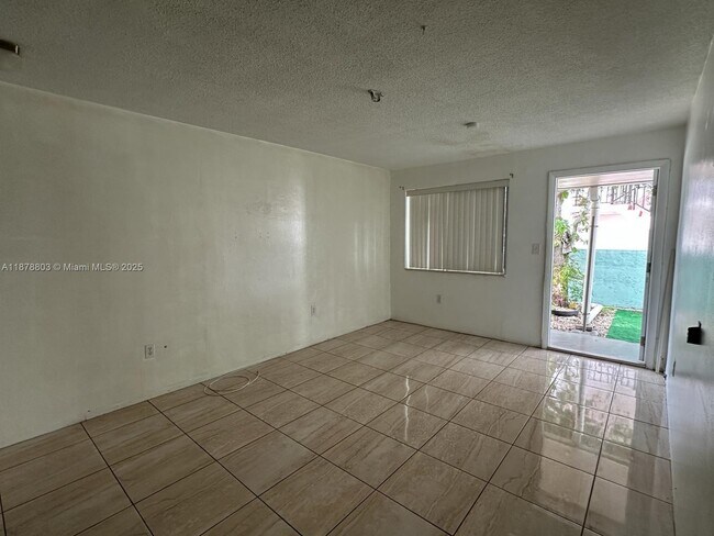 Building Photo - 6040 SW 26th St