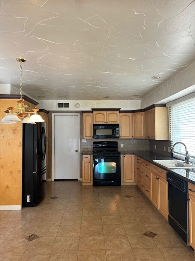 Foto del edificio - 4476 N Meridian Ave