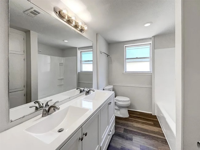 Building Photo - 917 Bower Dr