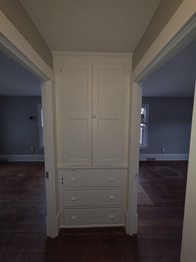 Building Photo - 1837 Grande Ave SE