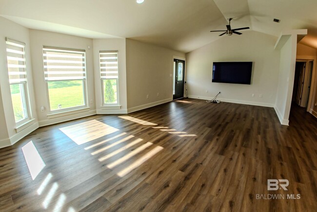 Foto del edificio - 24710 Gulf Bay Rd