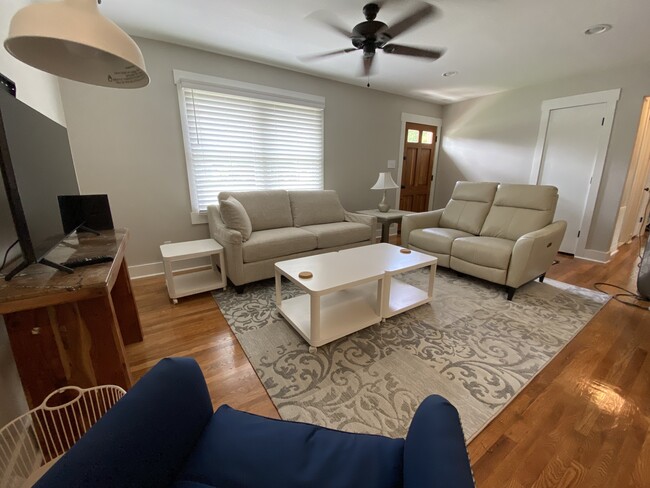 Living room - 2115 Country Ct
