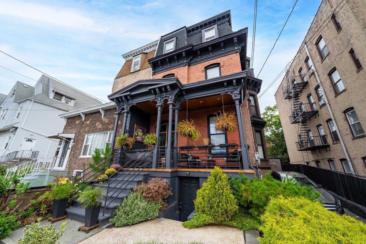 Primary Photo - 60 Linden Ave