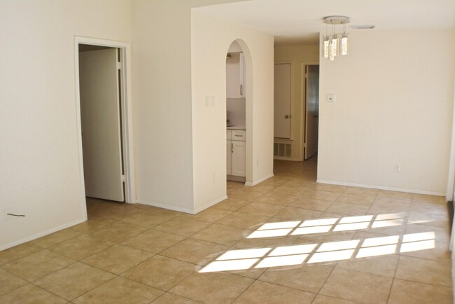 Building Photo - 111 Meteor Dr