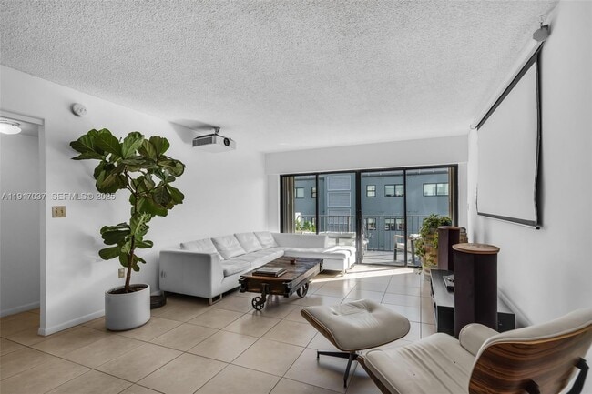 Building Photo - 575 Crandon Blvd