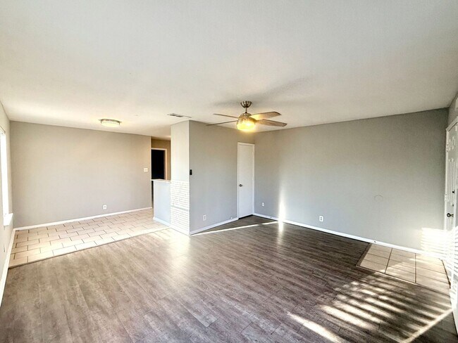 Building Photo - 118 Maple St