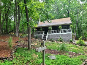 Building Photo - 120 Rocky Stream Ct