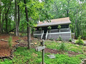 Building Photo - 120 Rocky Stream Ct
