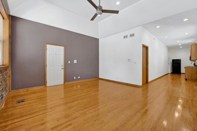 Foto del edificio - 2859 S Lowe Ave