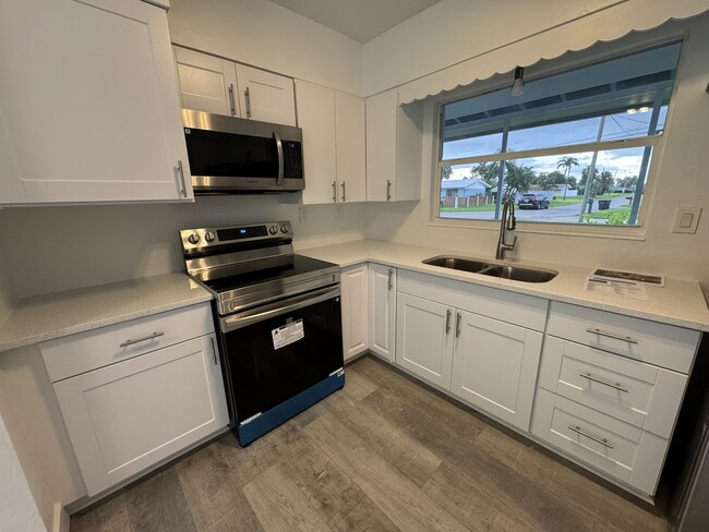 Foto del edificio - 116 Myakka Dr