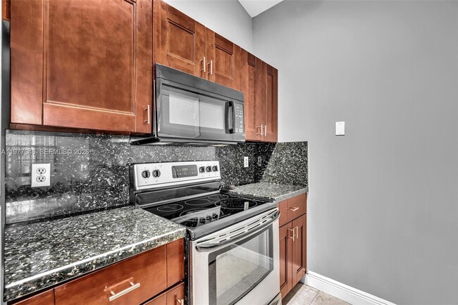 Foto del edificio - 2881 N Oakland Forest Dr