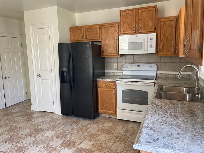 Foto del edificio - Charming & Well-Maintained 2-Bedroom, 1.5-...