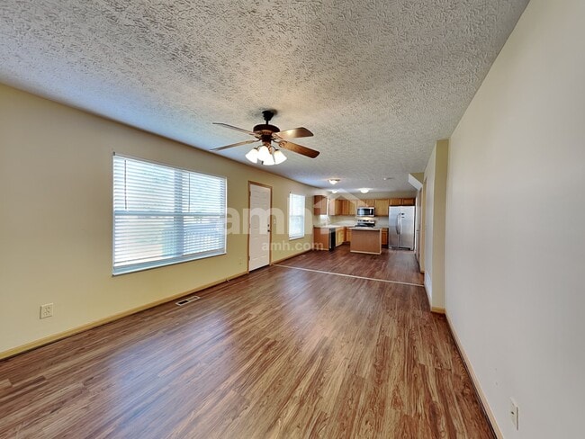 Foto del edificio - 1560 Mallard Cir E