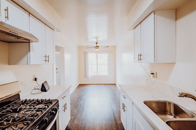 Building Photo - 1537 Centinela Ave