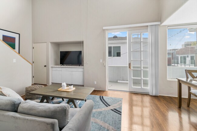 Living Room & Balcony - 40 20th Ct