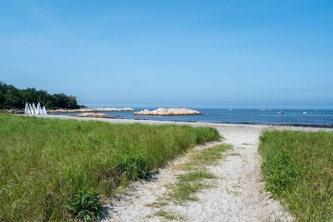 Foto del edificio - 19 Hobart Ln