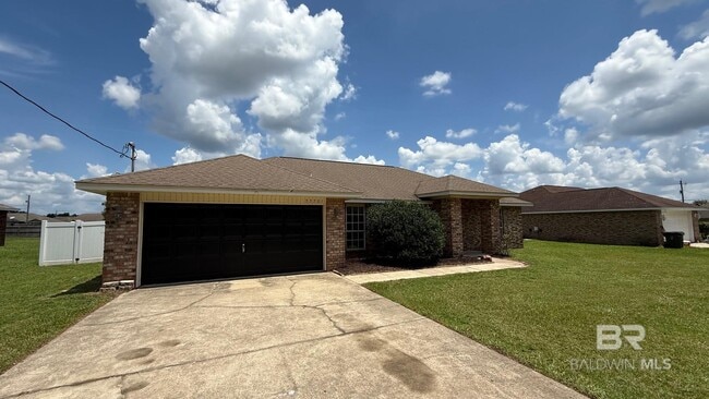 Foto del edificio - 33701 Rosalia Ave