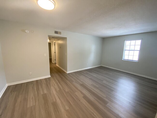 Foto del edificio - 401 E 3rd N St