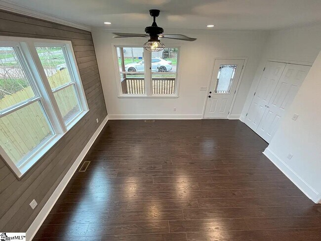 Building Photo - 305 Averill St