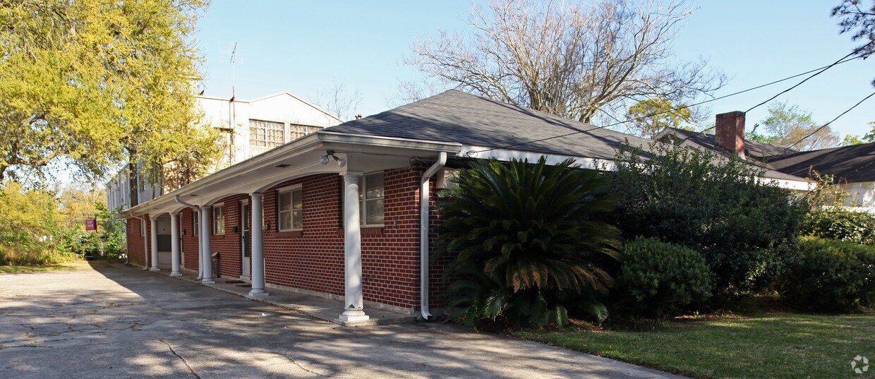 Primary Photo - 107-117 Hector Ave