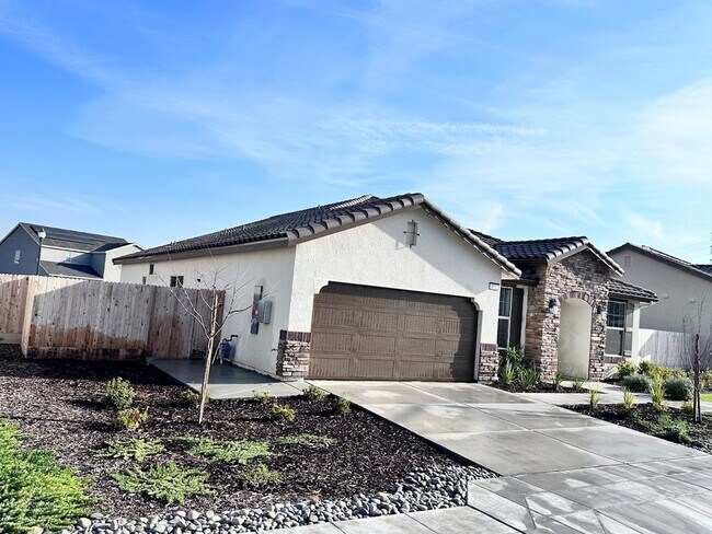 Foto del edificio - Newly Built 4-Bed Home