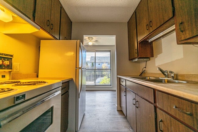Building Photo - 306 Balsam St