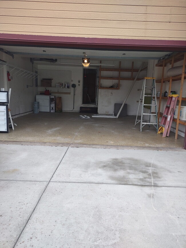 Foto del edificio - 4107 Brush Creek Rd