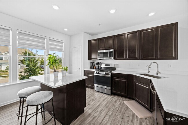 Building Photo - 1097 Moraine Dr
