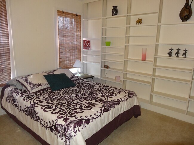Dormitorio número 2 - 2001 Waite Ave