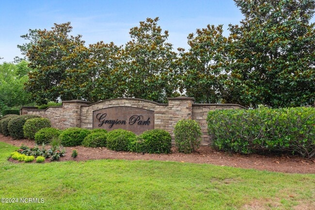 Building Photo - 3121 Lobelia Ln