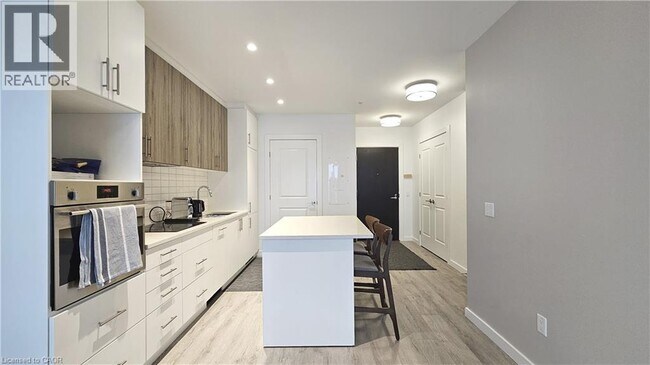 Photo du bâtiment - 181 King St S