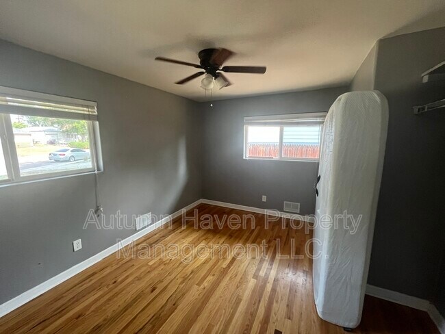 Foto del edificio - 7436 Knox Ct