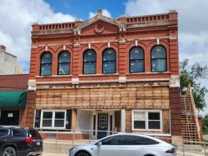 Building Photo - 113 E Main St