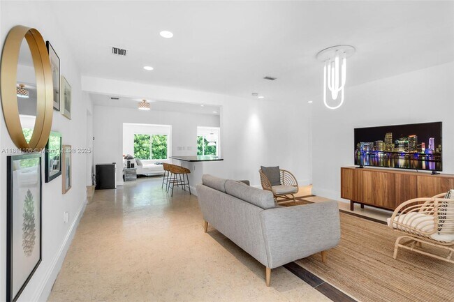 Building Photo - 265 Glenridge Rd