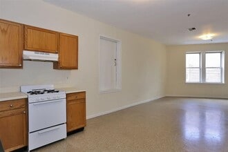 Building Photo - 203 Academy St