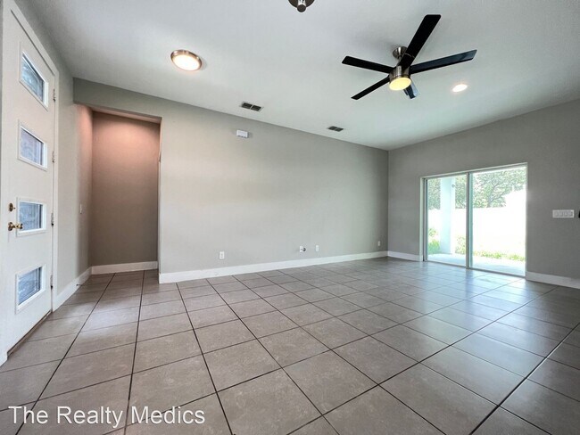 Building Photo - 4 br, 2 bath House - 206 Elm Ct