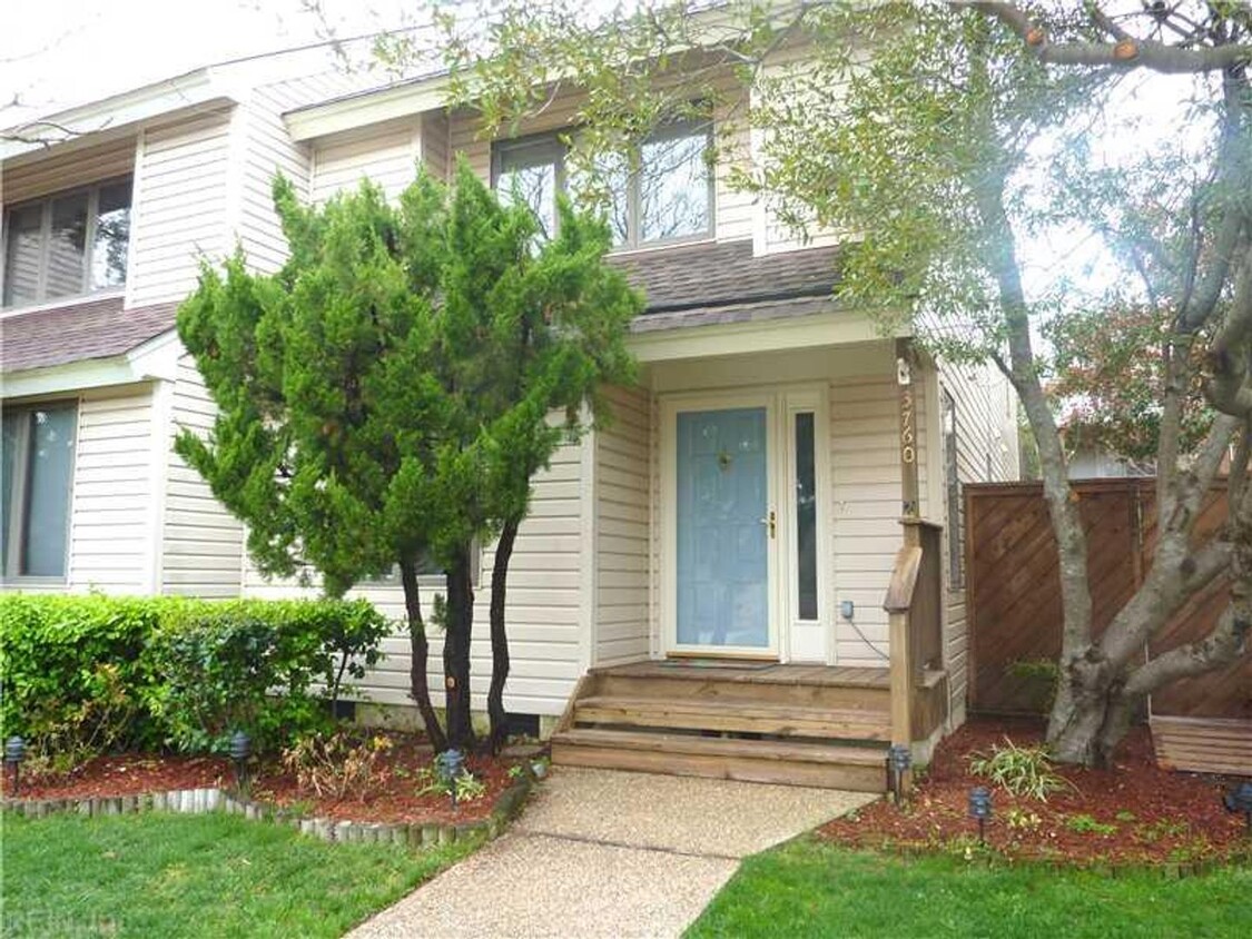 Primary Photo - Shore Drive - Completely Remodeled Kitchen...