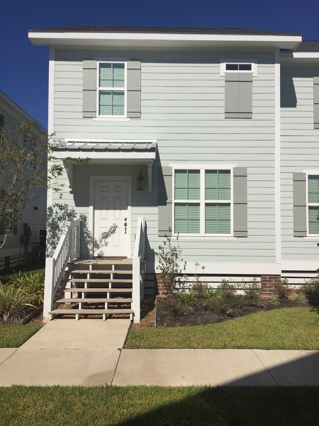 Front - 1220 Pithon St